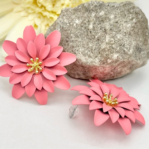 BOHEMIAN FLOWER 🌸 EARRINGS - Picture 5 of 8